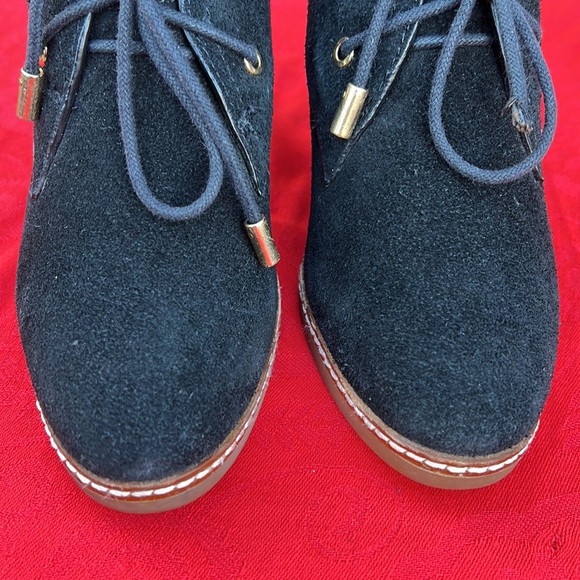 Tory Burch Black Suede Sherpa Lined Heeled Ankle Booties - Picture 13 of 17